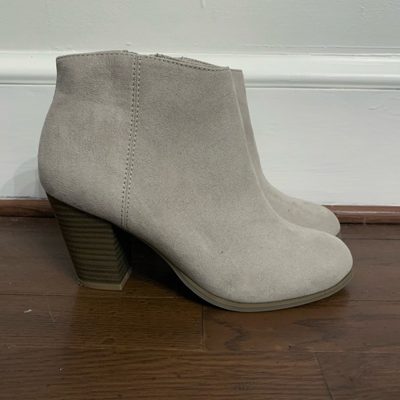 Old Navy Shoes - Gray/Cream suede heeled ankle bootie